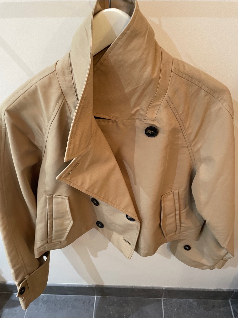 ZARA Cropped Trench Coat in Beige - Picture 6 of 16